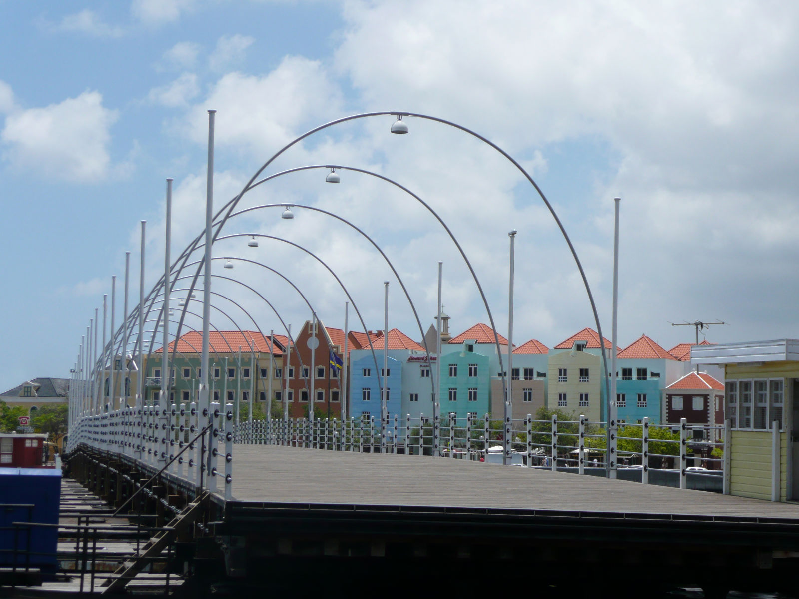 tl_files/VillaRental/img/General content/Curacao general pics/willemstad_pontjesbrug1.JPG